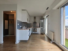 Dpt Hauts de Seine (92), à louer SEVRES appartement T2   