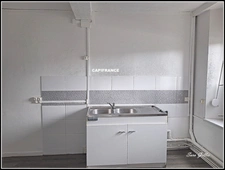 Investment property 240 m² – 3 apartments – 1 rented, 2 vacant. Potential return up to 9.8%.