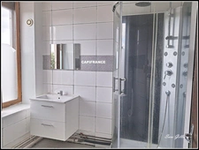 Investment property 240 m² – 3 apartments – 1 rented, 2 vacant. Potential return up to 9.8%.