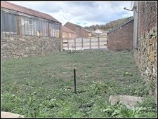 Investment property 240 m² – 3 apartments – 1 rented, 2 vacant. Potential return up to 9.8%.