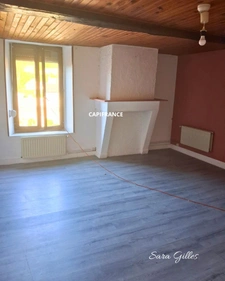 Immeuble de rapport 240 m² – 3 appartements – 2 loués, 1 libre. Potentiel de rendement jusqu’à 9,8 %.
