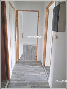 Investment property 240 m² – 3 apartments – 1 rented, 2 vacant. Potential return up to 9.8%.