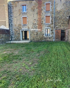 Immeuble de rapport 240 m² – 3 appartements – 2 loués, 1 libre. Potentiel de rendement jusqu’à 9,8 %.