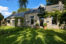 Maison familiale en pierres de caractère – 205 m² – 4 chambres – Jardin de 1 000 m² – Bréhan