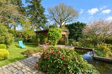 Longère en pierre de 194 m² avec jardin paysager – Landévant, Morbihan Sud
