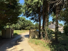 Longère en pierre – 150,76 m² – 6 pièces – 5 chambres – Terrain 6 345 m² – Dépendances – Hangar – Sous-sol complet