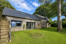 Maison familiale en pierres de caractère – 205 m² – 4 chambres – Jardin de 1 000 m² – Bréhan