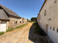 Longère en pierre – 150,76 m² – 6 pièces – 5 chambres – Terrain 6 345 m² – Dépendances – Hangar – Sous-sol complet