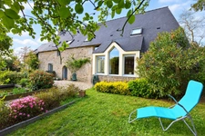 Longère en pierre de 194 m² avec jardin paysager – Landévant, Morbihan Sud