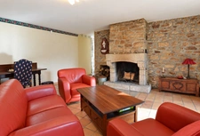 Longère en pierre de 194 m² avec jardin paysager – Landévant, Morbihan Sud