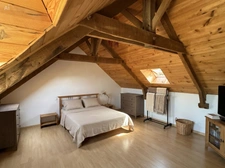 Longère en pierre – 150,76 m² – 6 pièces – 5 chambres – Terrain 6 345 m² – Dépendances – Hangar – Sous-sol complet