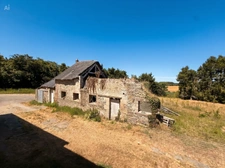 Longère en pierre – 150,76 m² – 6 pièces – 5 chambres – Terrain 6 345 m² – Dépendances – Hangar – Sous-sol complet