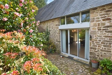 Longère en pierre de 194 m² avec jardin paysager – Landévant, Morbihan Sud