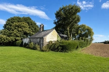 Maison familiale en pierres de caractère – 205 m² – 4 chambres – Jardin de 1 000 m² – Bréhan