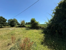 Longère en pierre – 150,76 m² – 6 pièces – 5 chambres – Terrain 6 345 m² – Dépendances – Hangar – Sous-sol complet