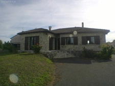 CHATEAUBERNARD A Vendre Maison en Pierre