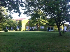 CHATEAUBERNARD A Vendre Maison 8 Pièces avec Studio 2 Pièces