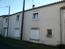 ⚜ BALLANS (17) A Vendre MAISON de VILLAGE Rénovée à Aménager ⚜