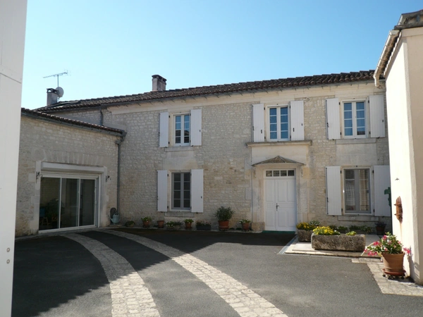 ⚜ MERIGNAC (16) A vendre MAISON de CARACTERE en Pierre avec Piscine ⚜