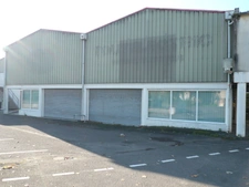 ⚜ A LOUER CHATEAUBERNARD Zone Commercial Local Bureau ⚜