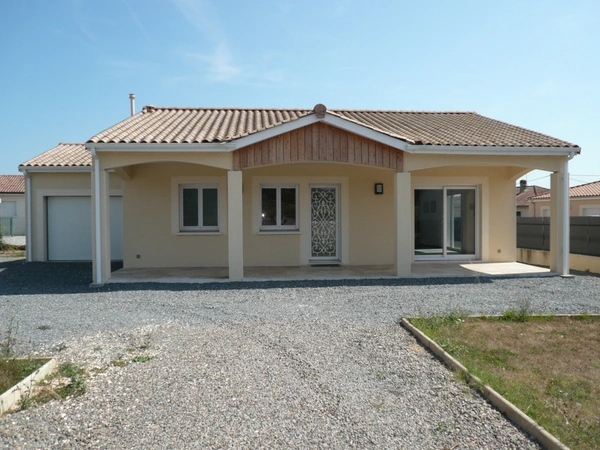 ⚜ ROULLET SAINT ESTEPHE A Vendre MAISON de PLAIN-PIED Idéal Pour Investisseur ⚜