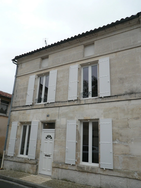 JARNAC - MISON DE VILLE A LOUER