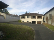 CHATEAUBERNARD A Vendre Maison en Pierre