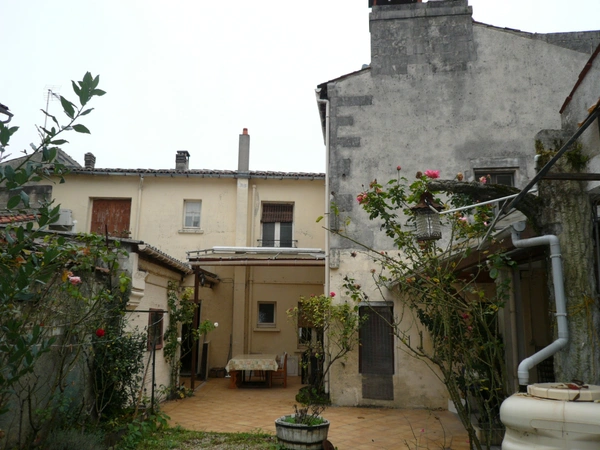 ⚜ COGNAC Centre, A Vendre MAISON de VILLE avec Cour et Dépendances ⚜