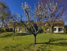 CHATEAUBERNARD A Vendre Maison 8 Pièces avec Studio 2 Pièces