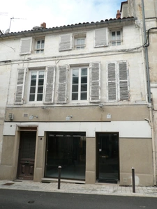 COGNAC Rue Piétonne A Vendre Local Commercial + Logement