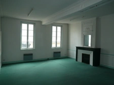 COGNAC Rue Piétonne A Vendre Local Commercial + Logement