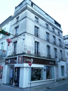 ⚜ COGNAC RUE PIETONNE A Vendre IMMEUBLE à Rénover ⚜