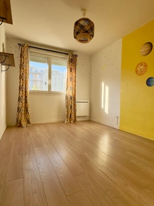 FINISTERE, BREST, PLACE DE STRASBOURG, APT DALLE BÉTON, ASCENSEUR, PLACE DE PARKING, TOUTES COMMODITÉS