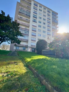 FINISTERE, BREST, PLACE DE STRASBOURG, APT DALLE BÉTON, ASCENSEUR, PLACE DE PARKING, TOUTES COMMODITÉS