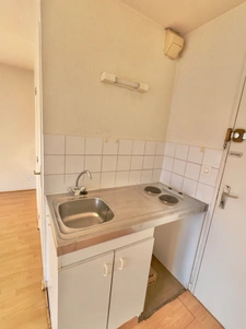 BREST, PILIER ROUGE, APT 26M2, RESIDENCE DALLE BÉTON, EXPOSÉ SUD.