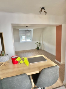BREST, PLACE DD STRASBOURG, RARE, APT T2, BAIGNOIRE, GARAGE, CAVE, FAIBLES CHARGES, DERNIER ETAGE