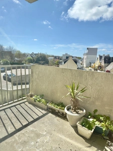 BREST, PLACE DE STRASBOURG, APPARTEMENT T3, ASCENSEUR, STATIONNEMENT PRIVATIF, CAVE, A RÉNOVER