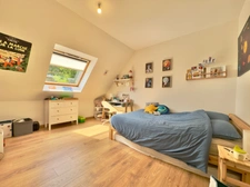 CONTEMPORAINE, PLAIN PIED, REZ DE JARDIN, GARANTIE DECENALE, IMPASSE, OPEN SPACE, EXPOSITION SUD, PAS DE VISI À VIS