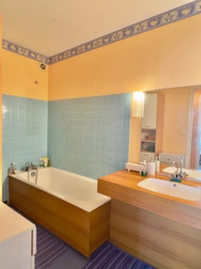 BREST, PLACE DE STRASBOURG, APPARTEMENT T3, ASCENSEUR, STATIONNEMENT PRIVATIF, CAVE, A RÉNOVER
