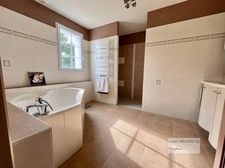 Maison 210m2, 6 pièces-Garages (85)