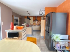Maison 210m2, 6 pièces-Garages (85)