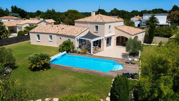 Maison 210m2, 6 pièces-3 garages (85)