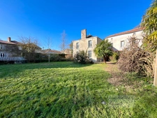 Maison et atelier/garage de 131+35m² à Vouvant