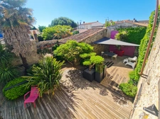Maison en pierre au charme fou, pensée par un architecte, à deux pas de La Rochelle !
