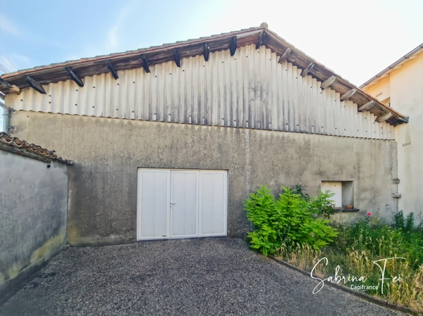 Hangar – 150 m² de potentiel – Saint-Médard-d’Aunis 