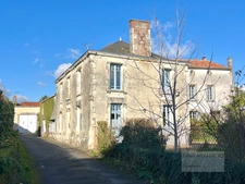 Maison et atelier/garage de 131+35m² à Vouvant
