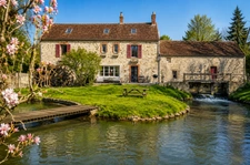 Moulin du XVII siècle dans un écrin de nature - 2 hectares avec étang