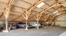 PLOZÉVET – CORPS DE FERME EN PIERRE RÉNOVÉ – 4 700 M² DE TERRAIN – VASTES DÉPENDANCES