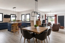 Maison contemporaine de plain-pied de 128 m² à Plouhinec, à proximité immédiate du littoral. Disponible en 2027
