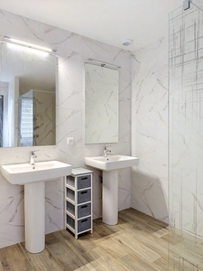 Maison contemporaine de plain-pied de 128 m² à Plouhinec, à proximité immédiate du littoral. Disponible en 2027